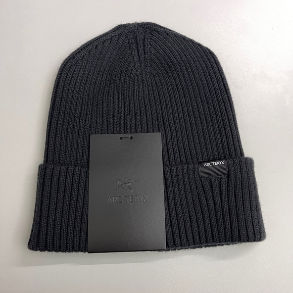 Arc'teryx Accessories - BNWT NEW Arcteryx Skaha Toque black Rib Knit Stretch Winter Hat Beanie O/S